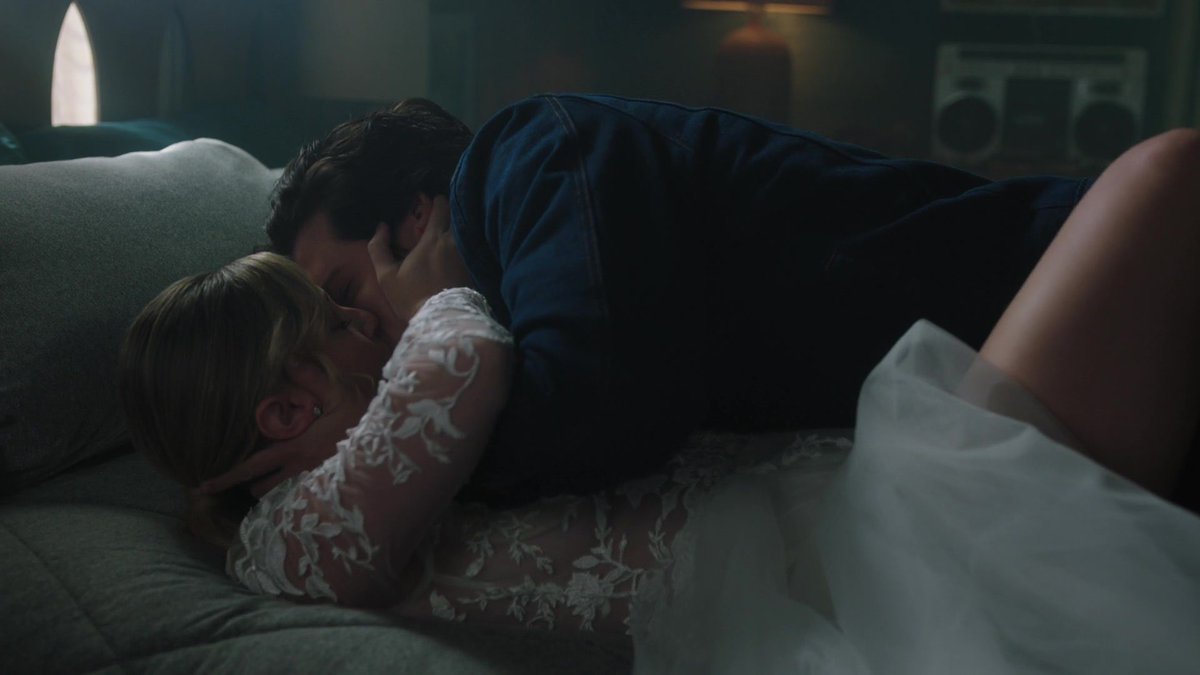 bugheadlyricbot's tweet photo. When you told me we'd get back together
And you kissed me in a way that's gonna screw me up forever https://t.co/DfAkekZpvy