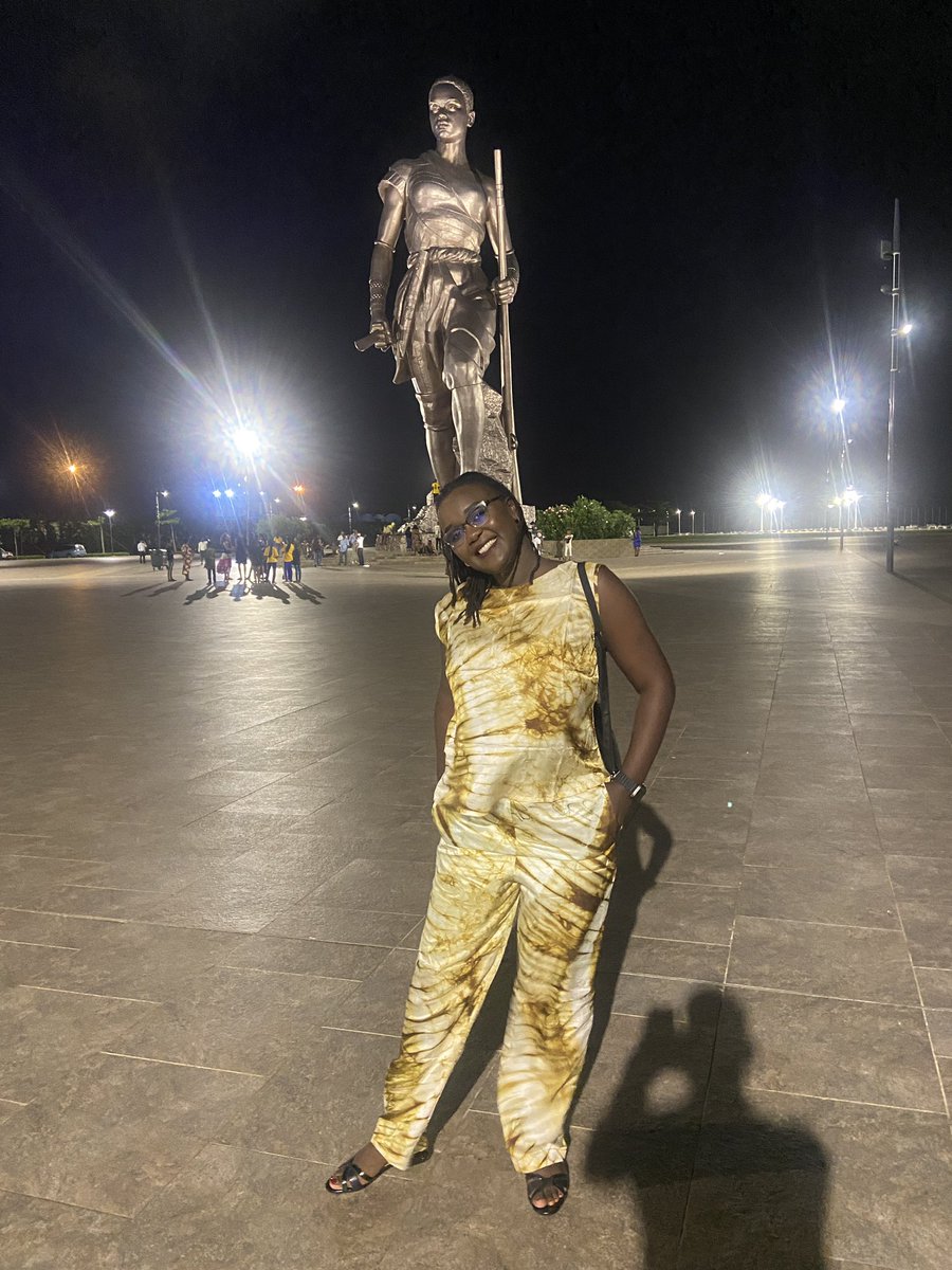 fattounkara's tweet photo. Impossible d’aller au Bénin sans aller visiter la statue de l’amazone 🥰♥️😘#Kebetu #Senegal #Djasaf https://t.co/QOKD4bX81T