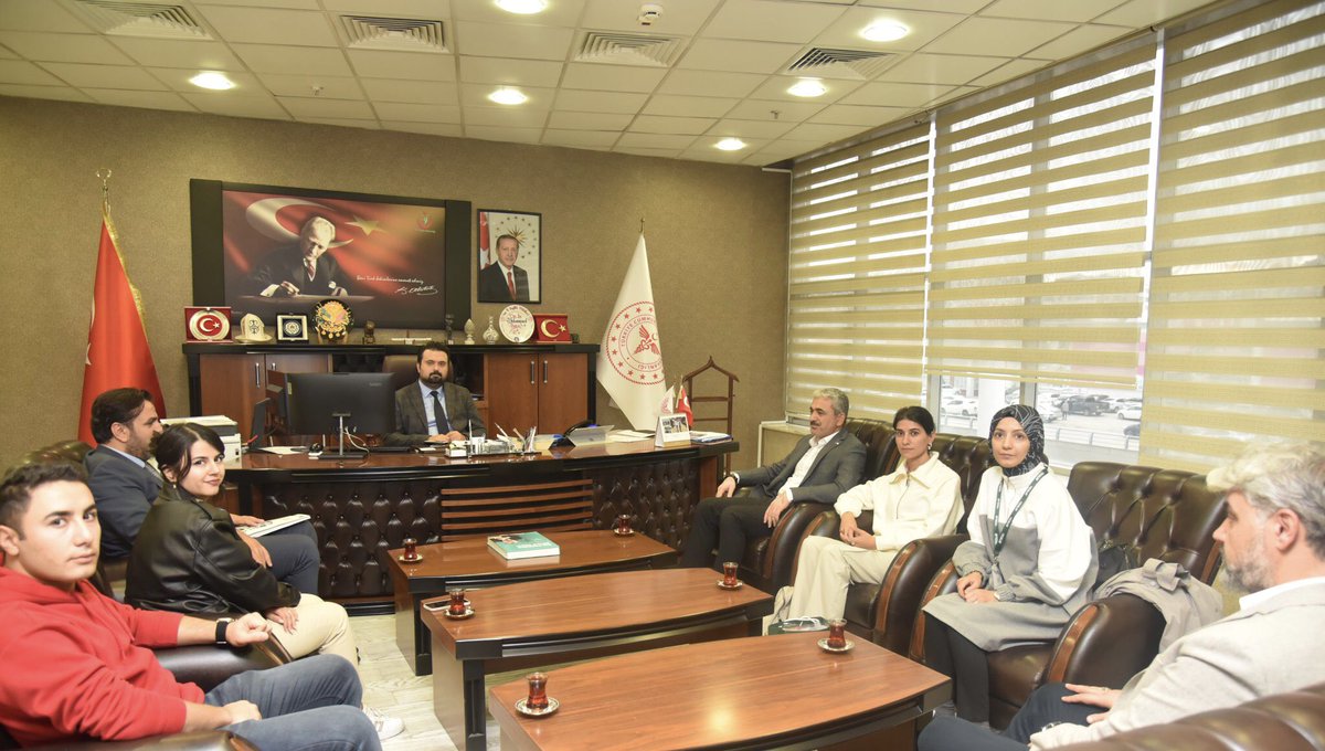 Van İl Sağlık Müdürü Sn. Muhammed TOSUN'u, Van Yeşilay Şube Yönetim Kuruluyla ziyaret ettik.

<a href="/1920yesilay/">Yeşilay</a>’ın Bağımlılıkla mücadelesine destek olacaklarını söyleyerek, bizi ağırladıkları için teşekkür ederiz.

<a href="/tcvanvaliligi/">T.C. Van Valiliği 🇹🇷</a> <a href="/vanilsaglik/">Van İl Sağlık Müdürlüğü</a> <a href="/drmuhammedtosun/">Dr.Muhammed Tosun</a> #vanyesilay