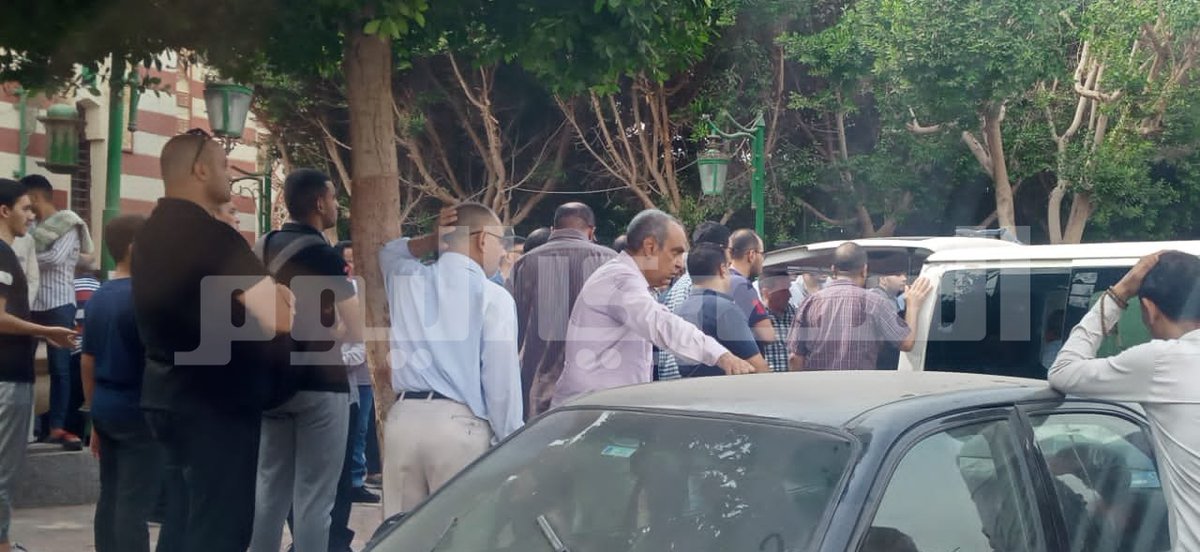 كان إنسانًا قبل أن يكون طبيبًا.. أطباء أسيوط يودعون الدكتور مصطفى عبدالونيس طبيب الغلابة بالدعاء والدموع

تصوير /مدحت عرابي