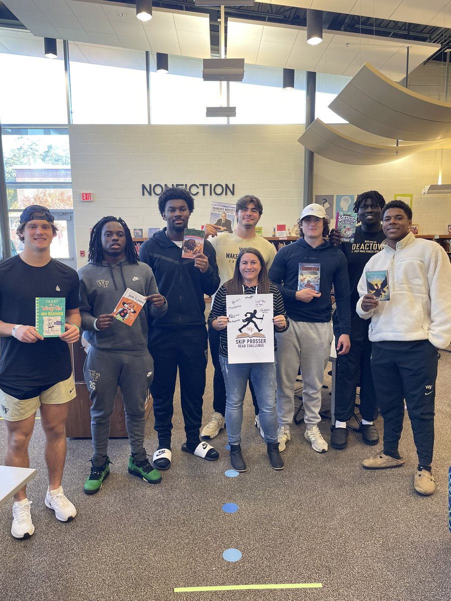SpeasBeesRead's tweet photo. #SpeasG4 students are stepping up to the #READchallenge. @Wakeforest football players stopped by today to encourage all of our @SpeasGlobal 4th graders to read! #GoDeacs. #SpeasBeesRead https://t.co/UjslqBRWBz