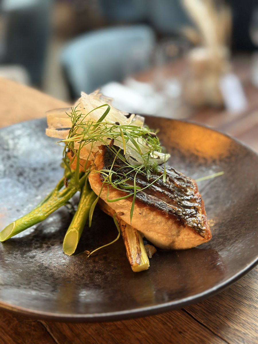 HollywoodSW10's tweet image. Pan fried stone bass, tempura oyster, fennel, tenderstem broccoli, Nyetimber veloute!

Link in the bio, still some tables left for this evening!

#sw10 #chelsea #food #pub #foodpub