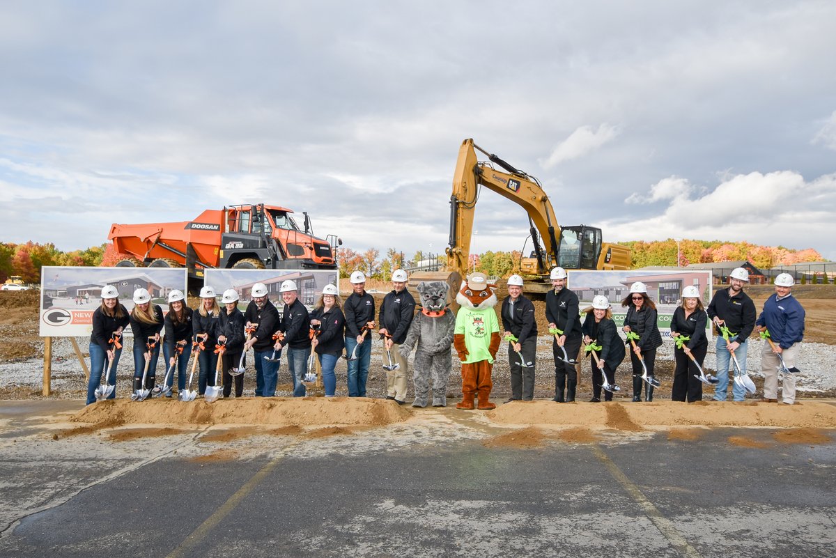 HammondConst's tweet photo. We celebrated a huge milestone for @Green_Bulldogs  and @cityofgreen  with the groundbreaking of 3 new facilities. This also marks the beginning of a new partnership between the City and the District, working together to improve Green's educational &amp; recreational facilities. https://t.co/gzjBp23vyD