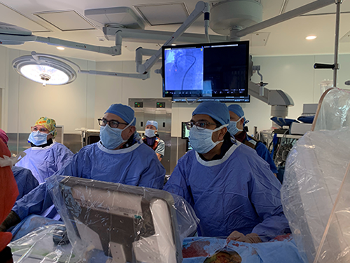 Penn Cardiology (@penncardiology) on Twitter photo "To our knowledge, this procedure 💉 was one of the first 10 to 15 entirely percutaneous endovascular aortic arch repairs done 🌎 worldwide."
Read about an exceptionally complex total arch repair by <a href="/VascularMD/">Darren Schneider, MD</a> <a href="/NimeshDesaiMD/">Nimesh Desai MD PhD</a> <a href="/KLawrenceMD/">Kendall Lawrence</a> et al. here ➡️ spr.ly/6012ueZQE "To our knowledge, this procedure 💉 was one of the first 10 to 15 entirely percutaneous endovascular aortic arch repairs done 🌎 worldwide."
Read about an exceptionally complex total arch repair by <a href="/VascularMD/">Darren Schneider, MD</a> <a href="/NimeshDesaiMD/">Nimesh Desai MD PhD</a> <a href="/KLawrenceMD/">Kendall Lawrence</a> et al. here ➡️ spr.ly/6012ueZQE