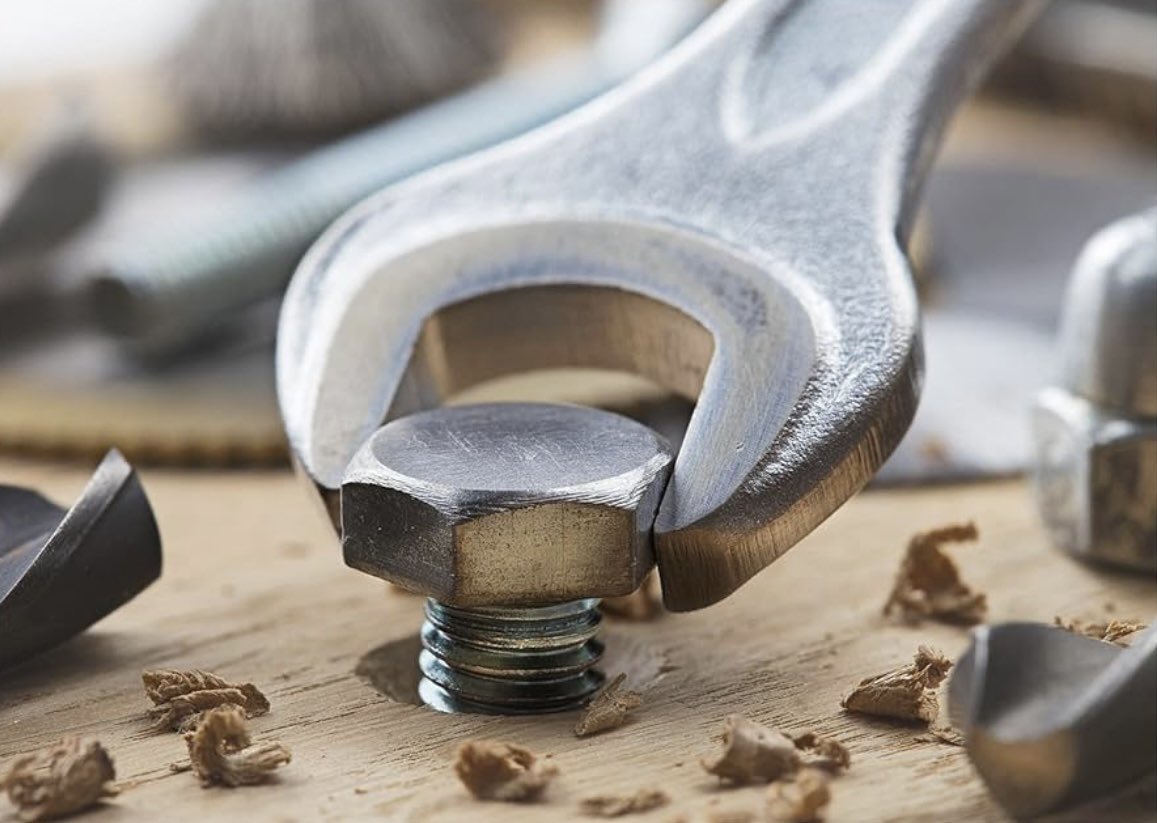 Marangoz olun gençler. Musluk tamir edin. Fayans döşemeyi, anten takmayı, araba tamir etmeyi, format atmayı falan öğrenin. ++