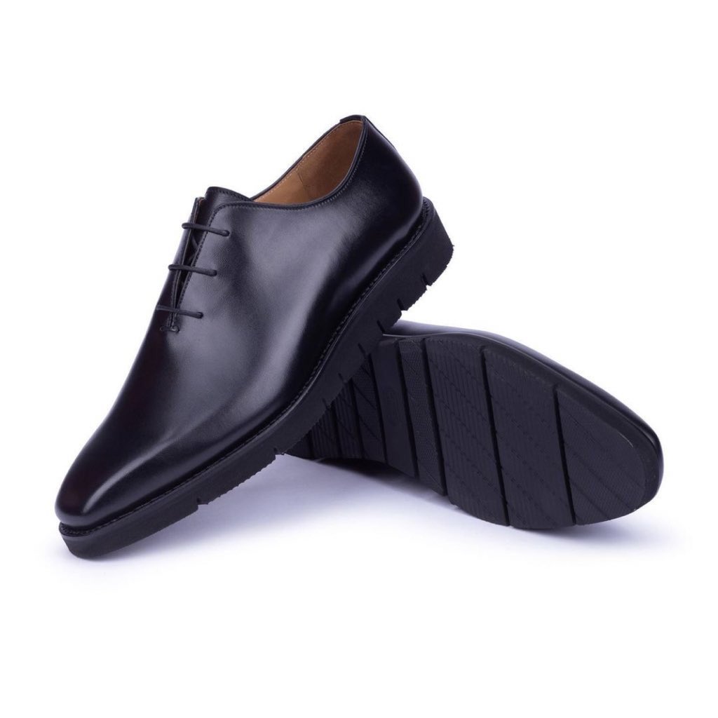 #حذاء #نقوة #أسود
#صناعة_اسبانية #جلد_طبيعي
100% وتمت خياطته يدوياً