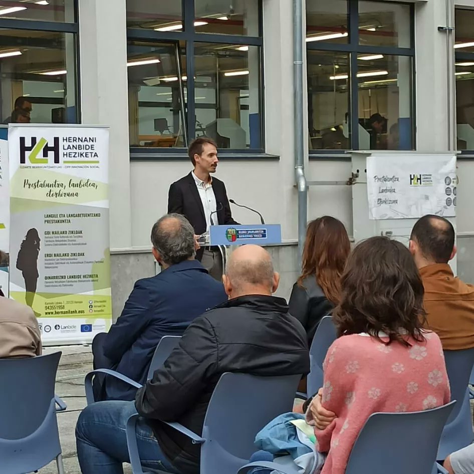 hernanilhii's tweet photo. 75. Urteurrenaren egitarauaren barruan, gaur Ekitaldi Instituzionala izan dugu. Mila esker gerturatu zareten guztioi. #FPeuskadi #LanbideHeziketa #HezkuntzaSaila #jokinbildarratz #jorgearevalo #hernanikoudala #hernanikolanbideheziketa #adegi #tubopack #amher #ikaslangipuzkoa https://t.co/s27WCKFrG5