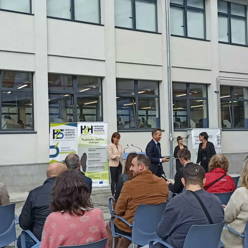 hernanilhii's tweet photo. 75. Urteurrenaren egitarauaren barruan, gaur Ekitaldi Instituzionala izan dugu. Mila esker gerturatu zareten guztioi. #FPeuskadi #LanbideHeziketa #HezkuntzaSaila #jokinbildarratz #jorgearevalo #hernanikoudala #hernanikolanbideheziketa #adegi #tubopack #amher #ikaslangipuzkoa https://t.co/s27WCKFrG5