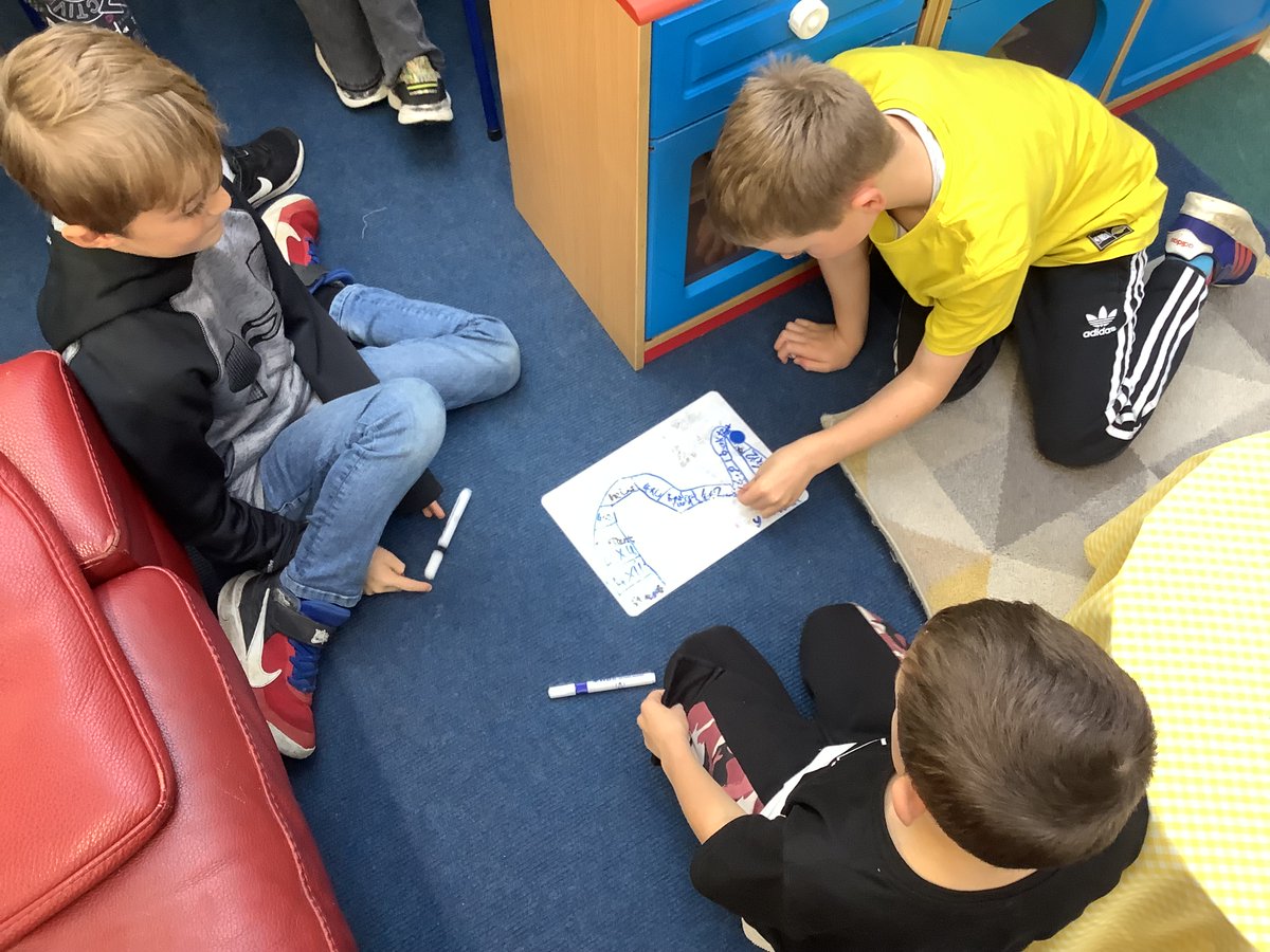 P4_Carronshore's tweet photo. We created our own 4 times table games, making up own rules and having great fun playing with our friends. #uncrcarticle28 #uncrcarticle31 https://t.co/dXwVuGfUhA