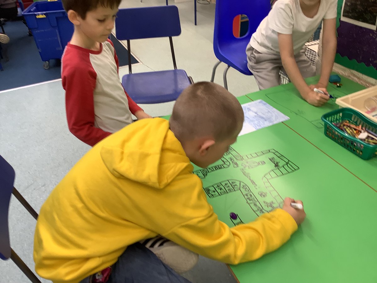 P4_Carronshore's tweet photo. We created our own 4 times table games, making up own rules and having great fun playing with our friends. #uncrcarticle28 #uncrcarticle31 https://t.co/dXwVuGfUhA