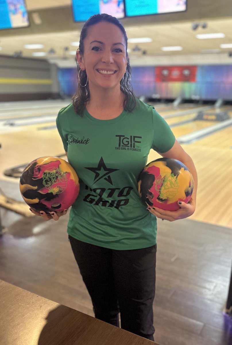 StefanieJ_PWBA's tweet photo. Which @RotoGripBowling Magic Gem shall I throw? 🤔 https://t.co/ONQJDjGLDC