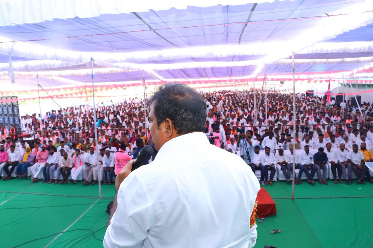 KranthiKiranBRS's tweet photo. అశేష జనవాహిని కోలాహలం మధ్య అట్టహాసంగా జరిగిన లోకల్ చంటి అలయ్ - బలయ్ కార్యక్రమం...

#AlaiBalai #ChantiKranthiKiran #KranthiKiranOnceAgain #Andole #LocalChanti #AndoleMLA

@TelanganaCMO @BRSHarish @KTRBRS @RaoKavitha @SantoshKumarBRS @BRSparty https://t.co/vNYbWY531z