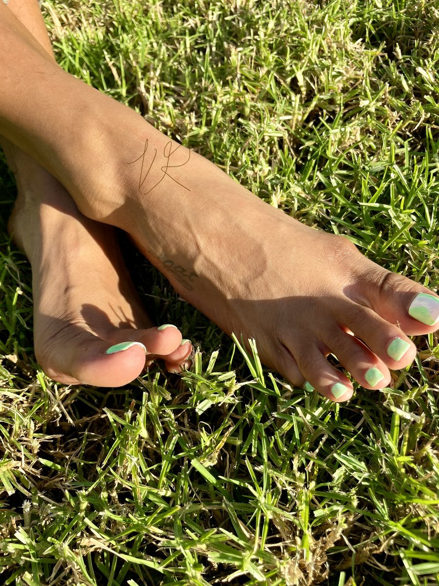 playboybarbie19's tweet photo. @feetandsoles5 @feetupwithcyn Hi babes 🦶🏾
https://t.co/pUiqL5LEgT https://t.co/moqjh3BdJ3