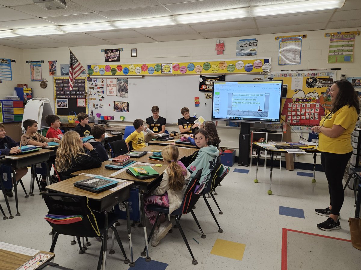 WMAthleticDept's tweet photo. The Annual Punt Pass and Read Program! @WMFBBC seniors reading to 5th graders at our Elementary Schools. #futurehighlanders #wmhometownpride #beherebeherd #GoHighlanders Congratulations to the seniors on a hard-fought season! https://t.co/yDZinK6Z8k