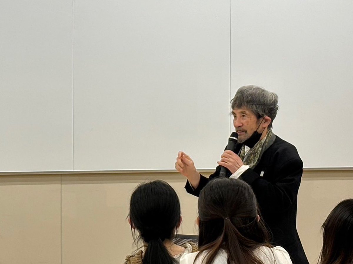 ledire2023's tweet photo. https://t.co/OJ27uIIuPs

10/26『背　吉増剛造×空間現代』上映会&amp;ミニレクチャー。言葉の世界の根源の割れ目から詩と音楽が溢れてくるような、身体がそのまま音か言葉になってしまったかのような、不思議な感覚でした。圧倒されて未だ余韻を引きずっています。#吉増剛造　#空間現代　#七里圭監督作品 https://t.co/VnZtc9AKAc