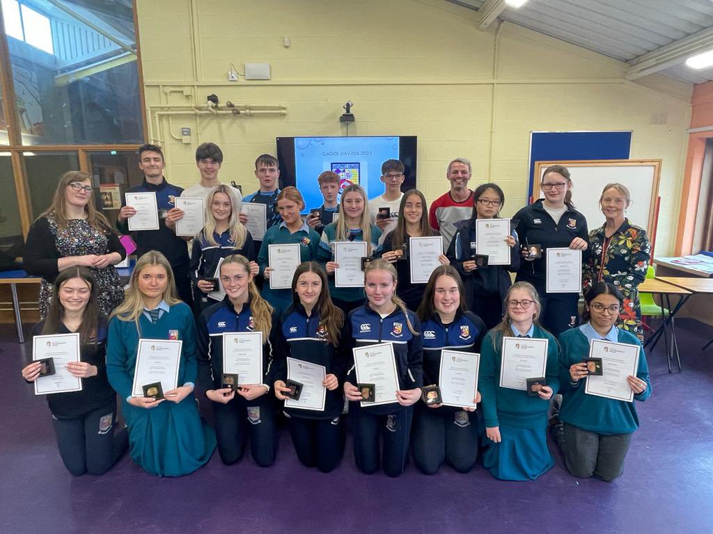 Congratulations to our GAISCE Transition Year students 2022-2023 who were presented with their Bronze Gaisce Award this afternoon from Irish Olympian @TomBarr247 ,an amazing achievement for all your hard work & dedication. #gaisce #leadership