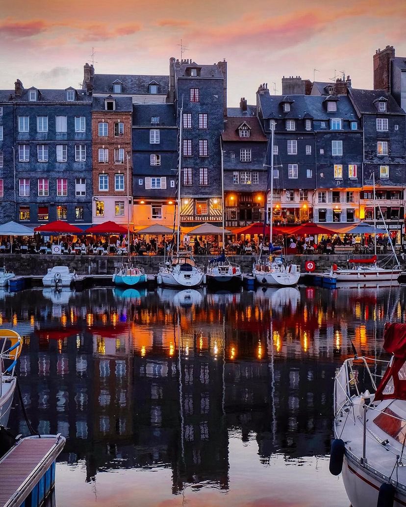 Honfleur, France 🇫🇷 
📸: Regine Semaan | IG