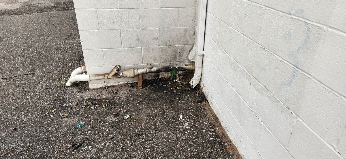 pgsland22's tweet photo. 3rd time this week. Hopefully they don't burn our building down! https://t.co/eabhE70Vio