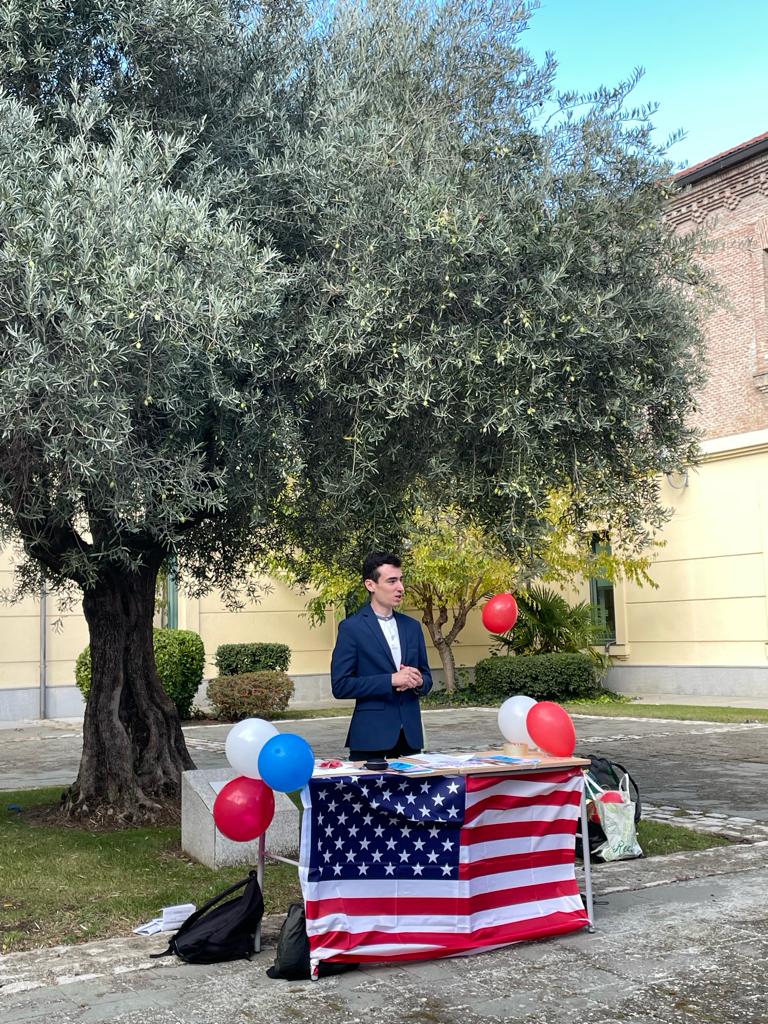 MarkJRobinsonn's tweet photo. Hemos llevado a cabo el primer mitin del @Demokraticos esta mañana. Desde el equipo #HarperDiaz2024 apostamos por una América abierta, plural e igualitaria. Frente a la América del odio de los republicanos, #VotaDemócrata. https://t.co/yWlD8uuRfY