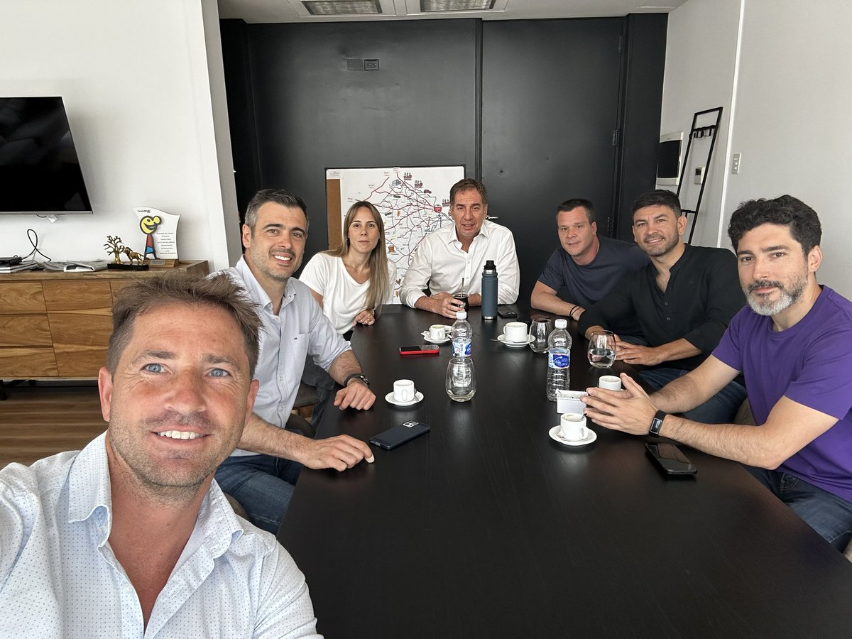 PabloAlaniz's tweet photo. Gracias, @diegosantilli , por escucharnos antes de definir tu posición sobre el balotaje. ¡Sigamos juntos por el camino del diálogo! https://t.co/b3EtDoTchs