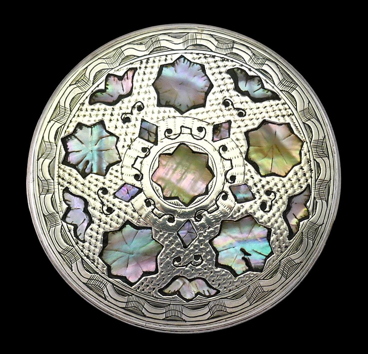 Phoenixchild0's tweet image. A rare antique solid silver and inlaid abalone shell circular snuff box, and dating to the mid 18th Century, circa 1750.

For more details - ebay.co.uk/itm/2045018913…

#Antique #Silver #Silversnuffbox #Sterling #London #Beijing #Edinburgh #Paris #Rome #Barcelona #Sydney #NewYork