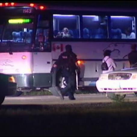 CrimesReais's tweet photo. O bizarro caso do homem que dormiu em um ônibus, foi decapitado e teve partes do corpo comidas por um canibal: https://t.co/bVqOfxE81H