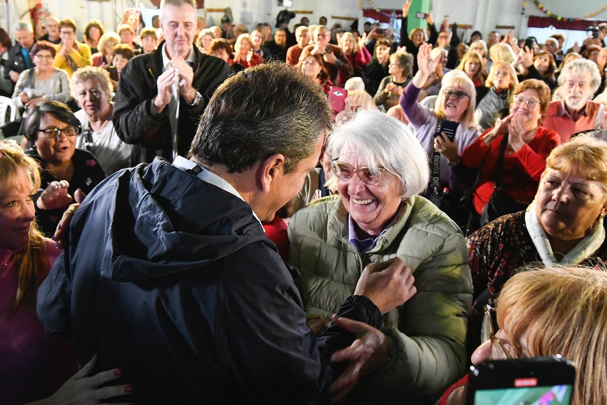 Más de 17,5 millones de personas ya accedieron a la devolución del IVA en la Canasta Básica durante octubre.

Medidas como esta cuidan el bolsillo de trabajadores, jubilados, autónomos y monotributistas con 67.800 millones de pesos que vuelven directamente al consumo interno.