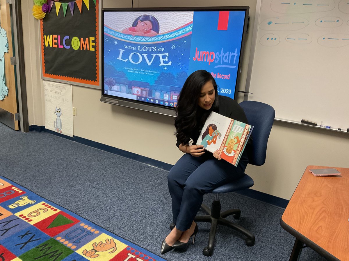 READ FOR THE RECORD DAY! Thank you Robbins Elementary for inviting me to read to students! This truly made my day! I enjoyed reading 'With Lots of Love' by <a href="/jetchez/">Jenny Torres Sanchez</a>. Such a beautiful story about family -- reminded me a lot about my Abuelita. 🪅💛#ReadfortheRecord2023 #sharelove