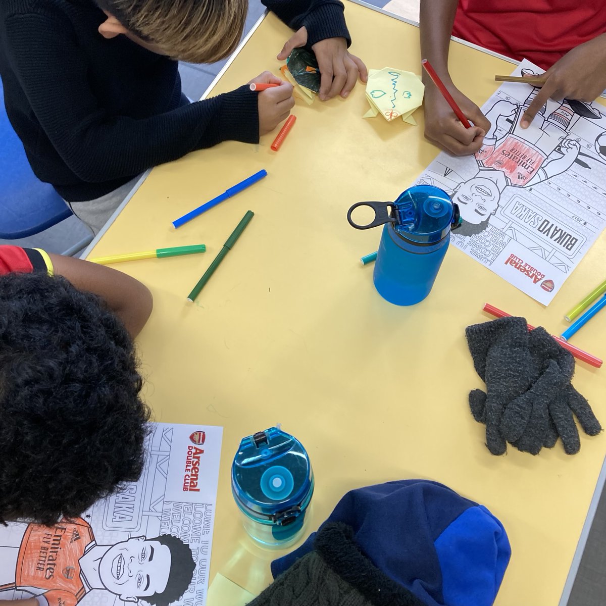 📚🤝⚽️A brilliant Double Club Camp at Argyle Primary School this week

🎯The theme was Aim High, and we finished with origami and colouring for 'Mindful Friday'

💪Well done to all the #StrongYoungGunners and coaches!

#DoubleClubis25 #Camden #Arsenal #PLSupports
