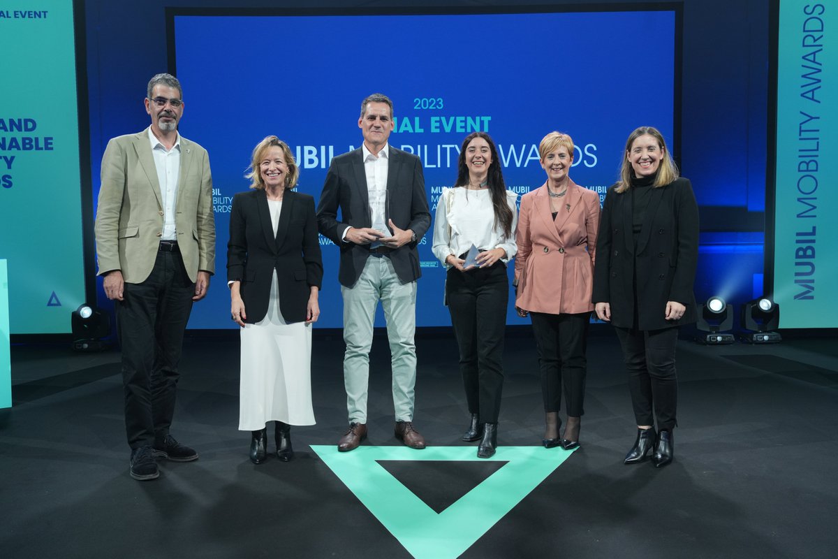 🚄🏆 Smobery y Hoop Carpool se hacen con los premios #MubilMobilityAwards2023 gracias a sus revolucionarias propuestas en el campo de la movilidad sostenible e inteligente.

Las startups ganadoras podrán desarrollar sus proyectos junto con <a href="/mubil/">MUBIL</a> y <a href="/BICGipuzkoa/">BIC Gipuzkoa</a>. Zorionak!