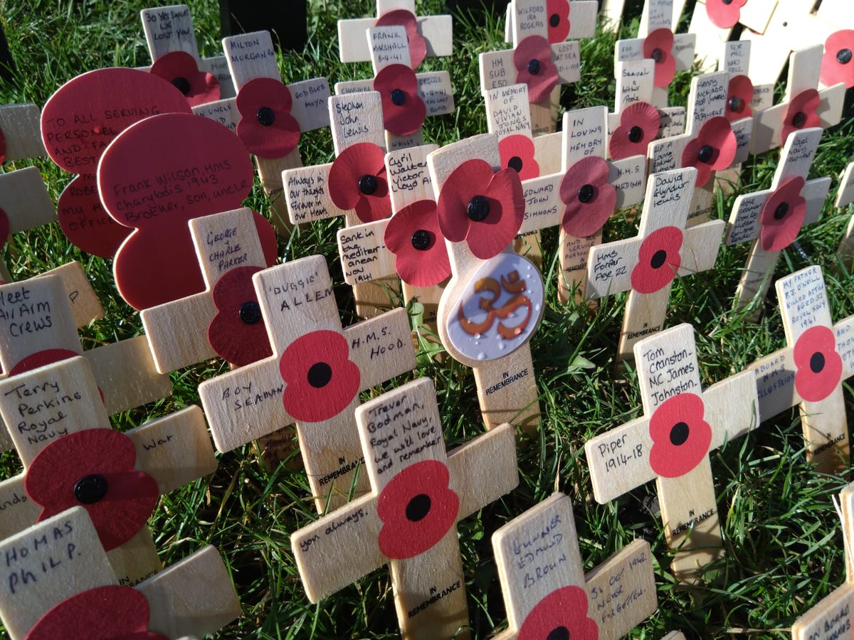 ametcalfe42's tweet photo. Few images from todays poignant, moving & stunning official opening #Wales #FieldsofRemembrance @PoppyLegion in @cardiff_castle Every tribute is a reminder of the sacrifices our Service personnel have made and continue to make every day. #WeWillRememberThem #PoppyAppeal https://t.co/0ZvCSNKrir