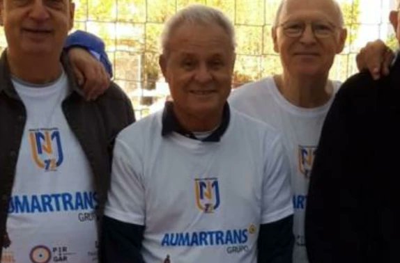 Avui hem dit l'últim adeu a en Fèlix Benavente. Jugador de referència, capità, entrenador, directiu i membre d'honor del Mercat Nou!
Tota una llegenda del club! Tota una vida dedicada al club
Volem enviar el nostre condol i una abraçada a tota la seva família. DEP