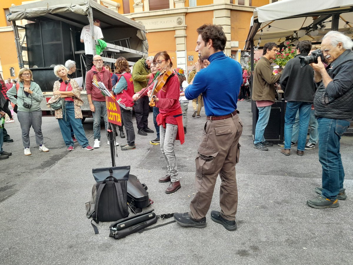 ellabaffoni's tweet image. Aspettando la manifestazione di #spintime #saràunabellalotta