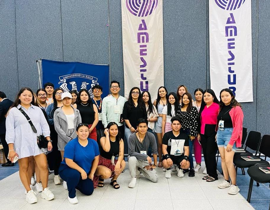 UTMZimapan's tweet photo. Durante el 9° Congreso Internacional #AMESTUR 2023, con sede en #Cancún, estudiantes de Turismo, de esta Casa de Estudios, han participado en talleres que amplían su conocimiento y horizontes en la industria turística. Sigamos inspirando el futuro del turismo.
#SomosLinces https://t.co/InsQvEQS3n