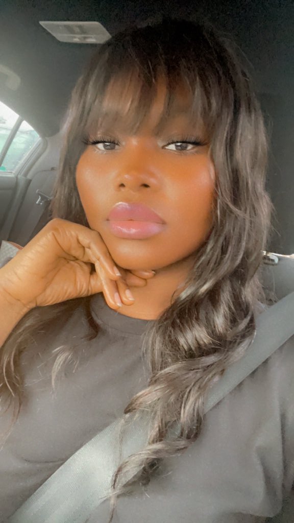 gbemioladele's tweet photo. What up y’all? #1989TaylorsVersion https://t.co/pgN6ARwUFa