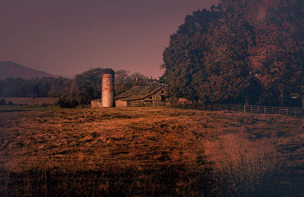 nbrandsberg's tweet photo. Sunset at Radford Wolf Branch Home on the old Thomas Jefferson Plantation, Poplar Forest in Forest, Virginia near Lynchburg:

https://t.co/VIxAkcNk0b

#forestvirginia #forestva #peaksofotter #blueridgemountains #blueridgesunset #lynchburg  #lynchburgva #wolfbranchfarm #bedfordva https://t.co/f0X2LAccGK