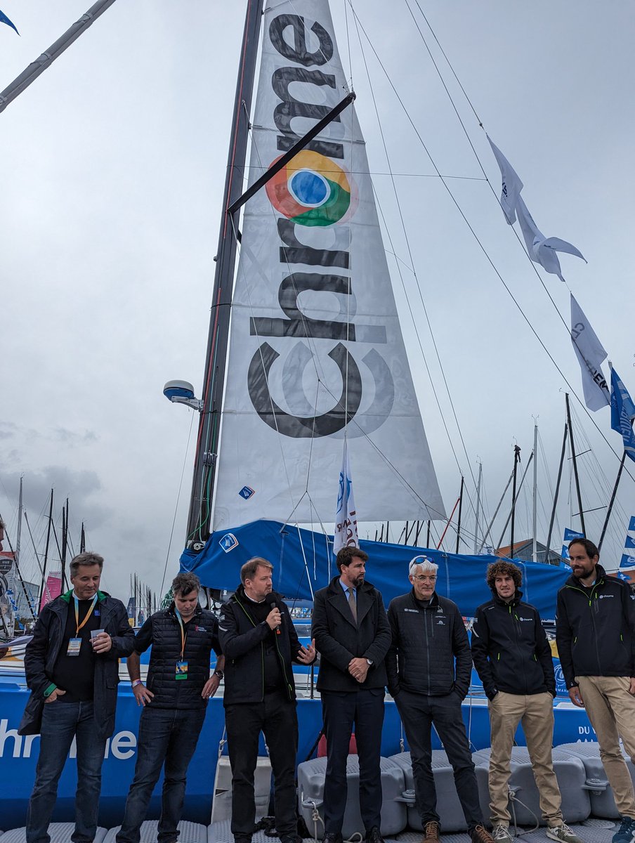 Du virtuel au réel... mais quel réel !!! 😍 Joli baptême pour le bateau <a href="/googlechrome/">Chrome</a> <a href="/VirtualRegatta/">Virtual Regatta</a> de <a href="/_Basile_/">Basile Buisson</a> et Kieran Le Borgne ⛵🍾 Bon vent, les gars !! 🤞🏻🤞🏻🤞🏻