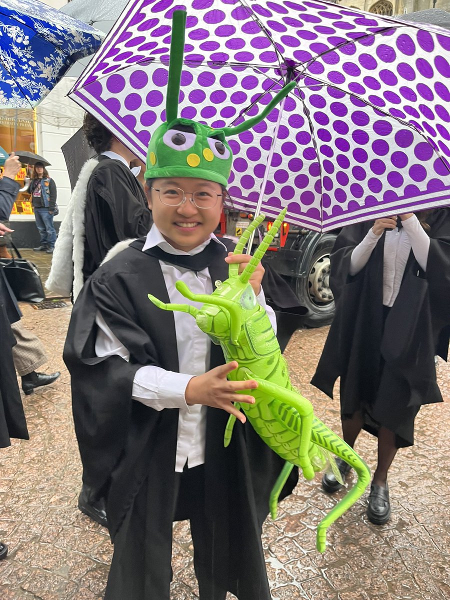 Congratulations to <a href="/jingyibu21/">Jing Yi Bu</a> who graduated last week with her MPhil on bush cricket locomotion! 🦗 Of course the graduation grasshopper (or bush cricket, we aren’t actually sure) came out to celebrate! 🎉