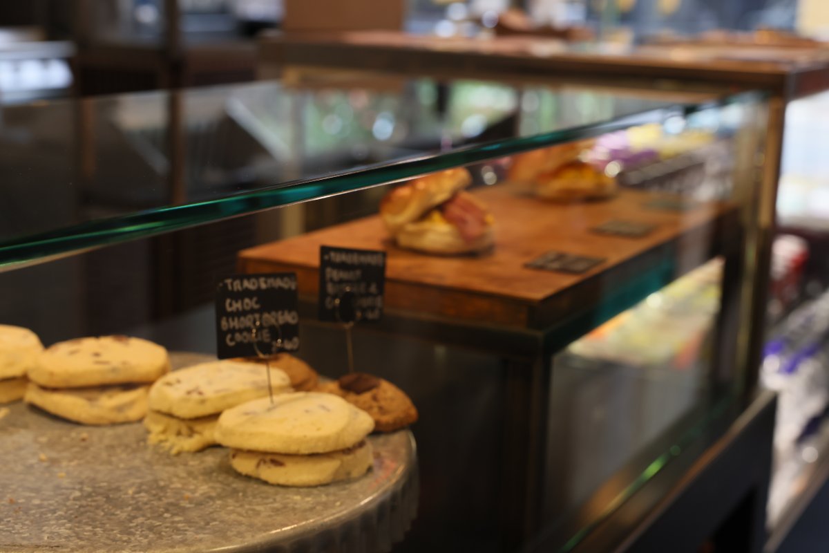 Futureglass's tweet photo. HAPPY FRIDAY! 

🌟Elevate your products with Elegance 🌟

Purchase our Glass Display Case Online Today 

https://t.co/MUcoGCdXMo https://t.co/26NMeB52fg