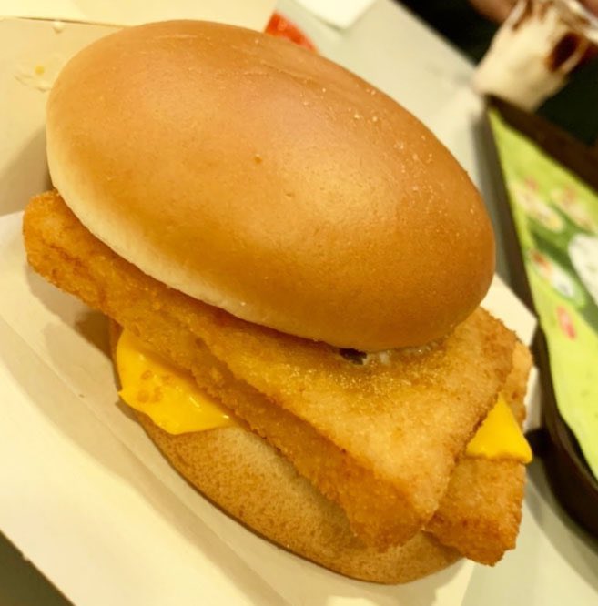 dascrazyson's tweet photo. @HumansNoContext When I get my burger like the assembler was watching p*rn while making it https://t.co/bcliDgm5hN