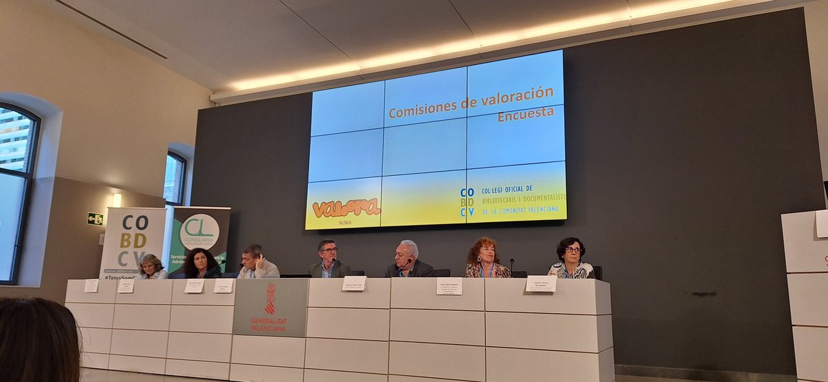 Jikara's tweet photo. Última del dia #JornadaValoraValència
Molta informació acompanyada d molta il·lusió i treball, han fet unes jornades especials, necessàries i molt volgudes.
Hi ha molt d treball x fer però gràcies als companys q estan obrint camí,és va traçant la senda a seguir. Gràcies! @cobdcv https://t.co/dM5b5EE1TL