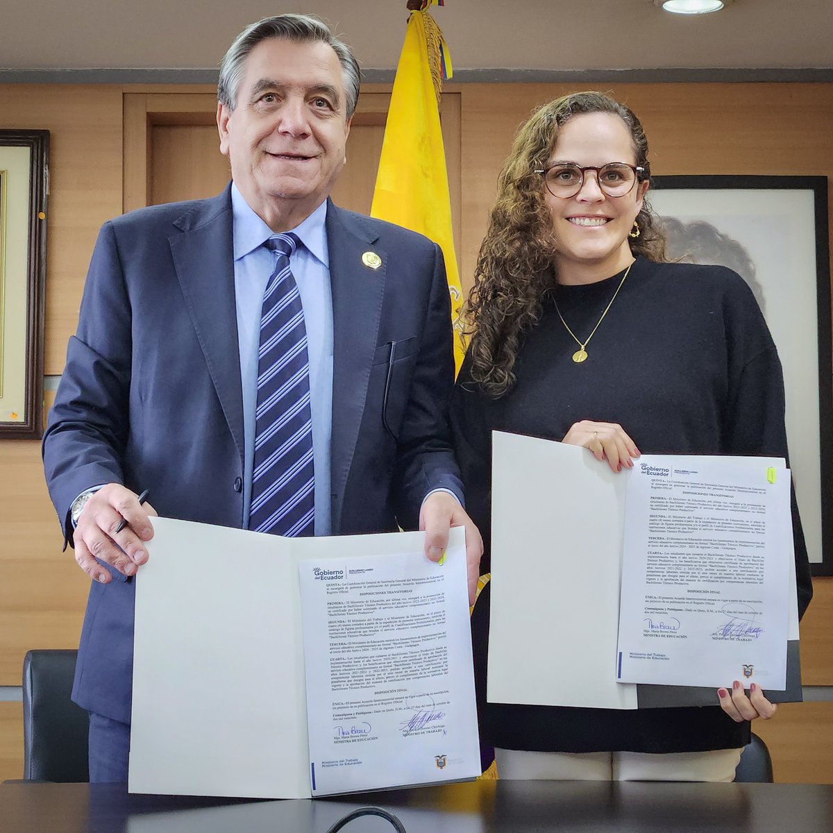 Educacion_Ec's tweet photo. 📝 Esta mañana se llevó a cabo la suscripción del Acuerdo Interministerial entre @MinTrabajoEc y @Educacion_Ec a fin de regular el procedimiento para el fortalecimiento del proceso de inserción laboral de beneficiarios del #BachilleratoTécnico Productivo.

#TransformaciónEducativaEc