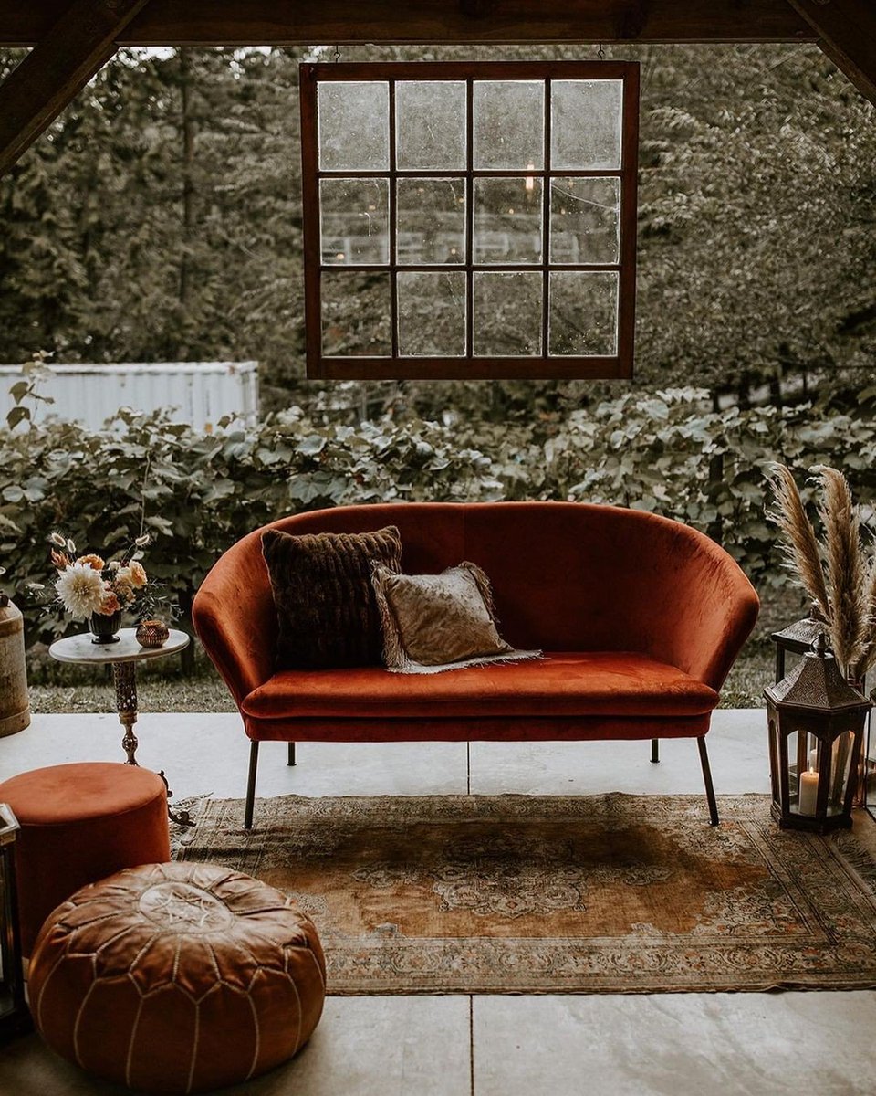 EdgeCaters's tweet photo. Moody tones to die for!
..
Photo by: @angelaruscheinski         
Florals by: @floralista         
Venue: @thegreenhouse_venue         
Decor: @bespokedecor         
Planner: @filosophi https://t.co/JNxAdS5XBn