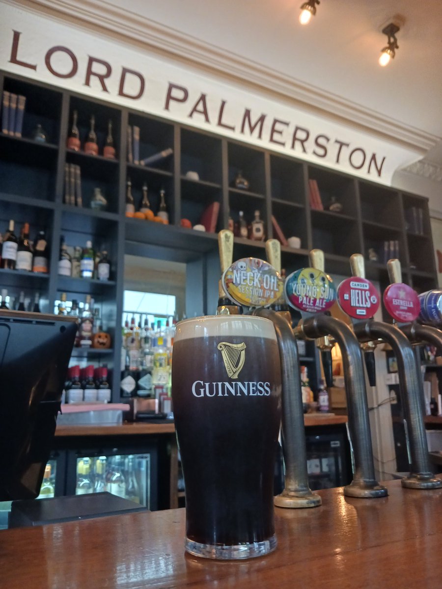 Join us tonight for England vs Argentina at 8pm. Delicious food, plenty of Guinness. What else could you possibly expect from Friday evening like today? 🏉🍻
<a href="/YoungsPubs/">Young's Pubs</a>