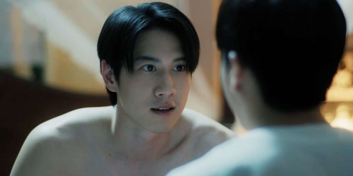 DeeHupHouse's tweet photo. ฉันก็อยากบันทึกภาพพ่อจอมไว้ด้วยสองตาของฉัน 
#หอมกลิ่นความรักEP11 https://t.co/3fxQEbLv9w