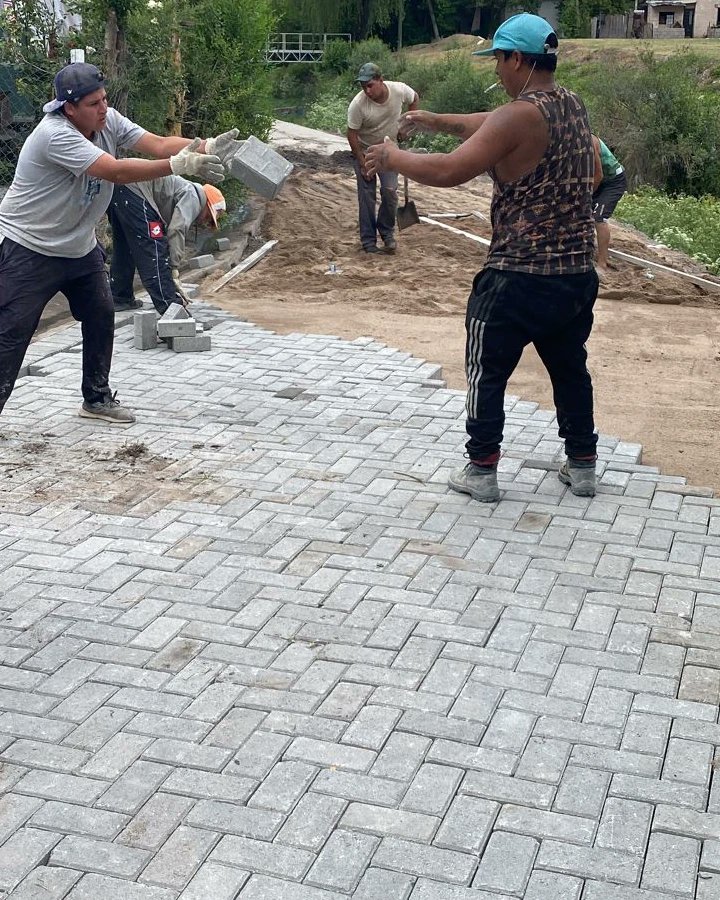 A pocos días de terminar el 100% del Adoquinado y cordón serrano de Barrio Calera Central (ex Cenizal)
📍Calles: Manuel Pizarro, Honduras,  Haití, Panamá 

#LaCaleraObras #Obras #Adoquindo #Cordónserrano #lacalera #Córdoba