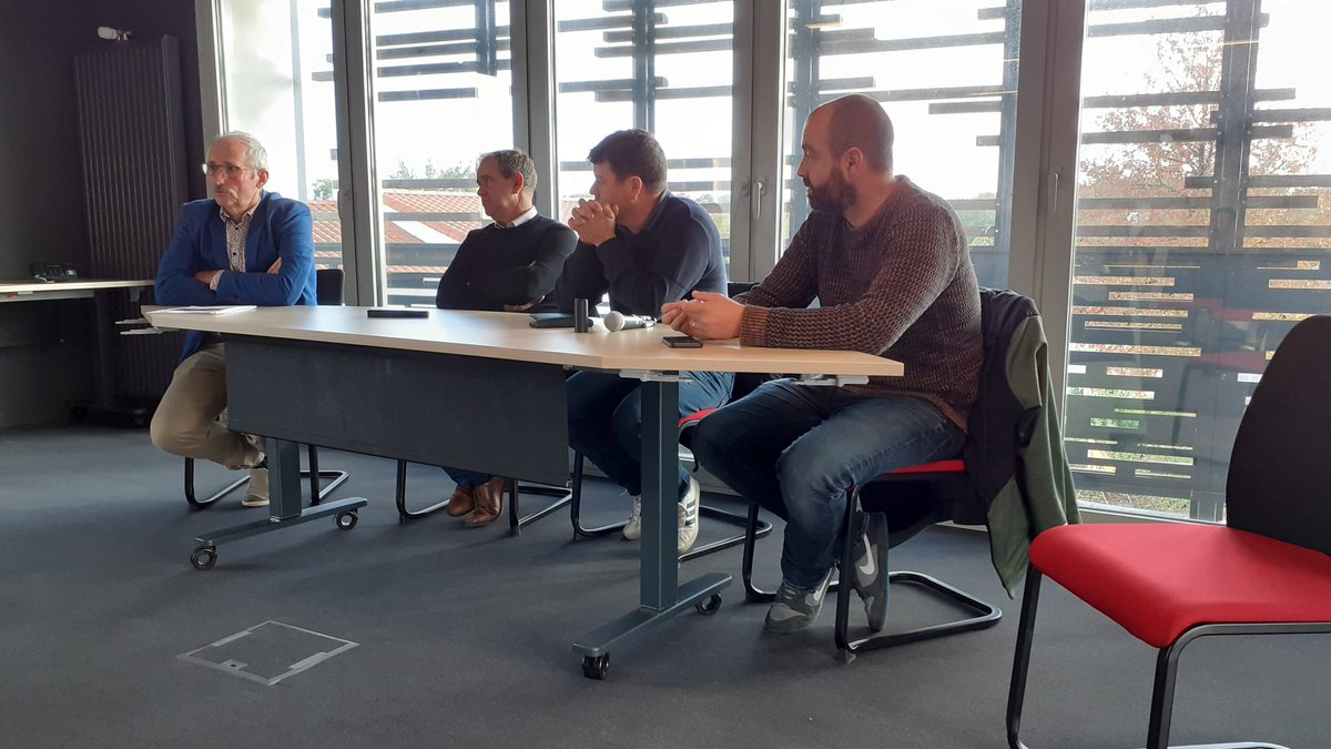 Inquiétude et incompréhension des agriculteurs après la dégradation de la réserve de substitution du Bernard. Le syndicat mixte du bassin du lay, <a href="/ChambagriPdL/">Chambres agri PdL</a>, <a href="/FDSEAVendee/">FDSEA Vendée</a>,<a href="/JAVendee/">JA de Vendée</a> d'une voix pour dénoncer cet acte inadmissible contre un bien public construit collectivement.