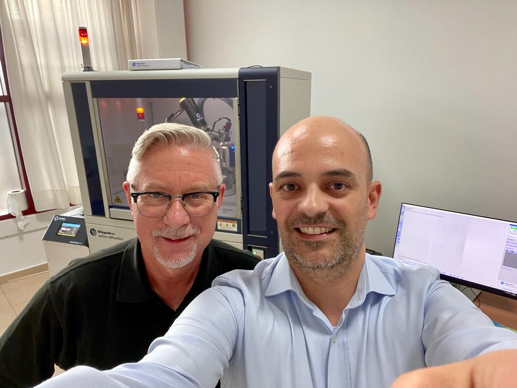 Congrats to Dr. Antonio Martinez & @CIQSO_UHU team on the installation of a dual source Synergy-S with HyPix-ARC100. Installed by the legendary Keith Fallon-Norris. Best wishes for your diffraction experiments!