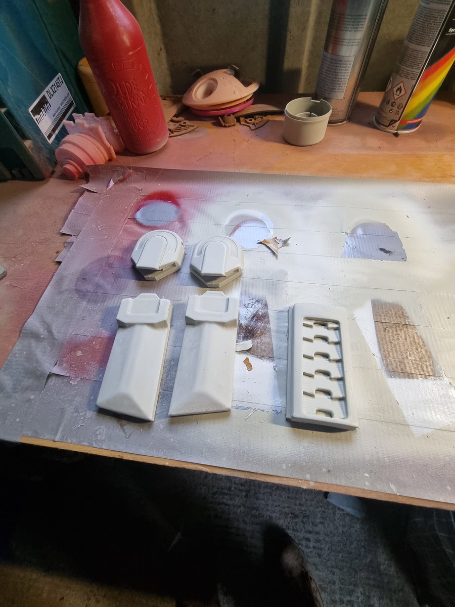 VlZUAL_'s tweet photo. Catching up on projects now! This mando helmet is ready for some paint and graphite powder over the weekend!
#mandofriday https://t.co/VzO0t7nAq0