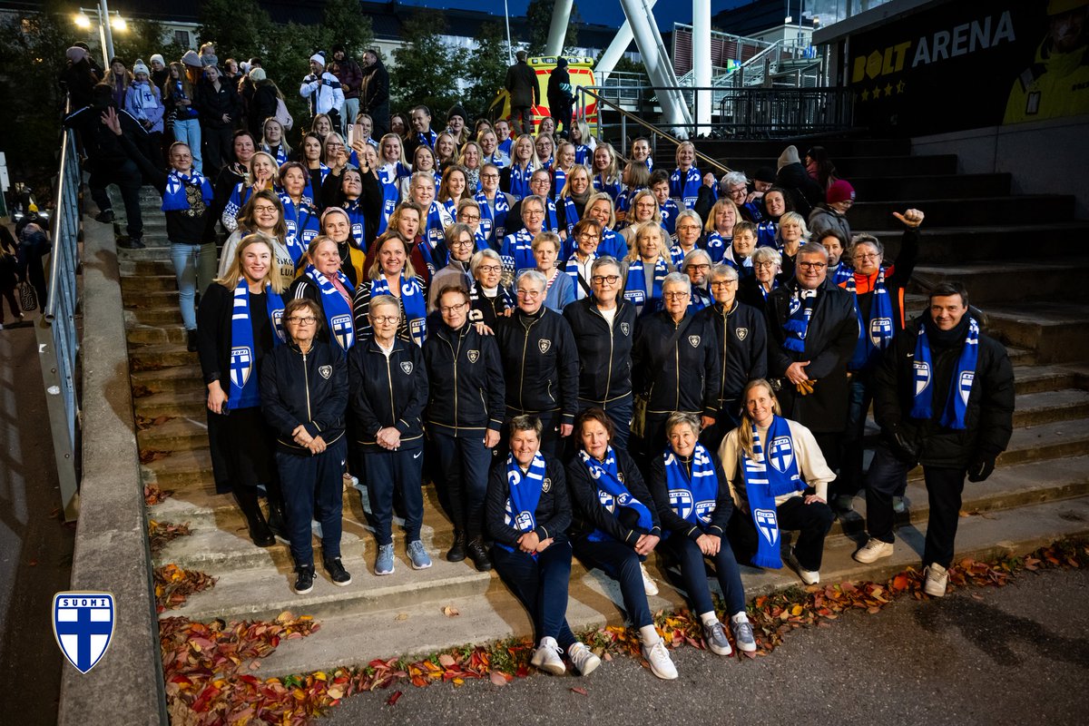 HelmaritFI's tweet photo. 𝑱𝒖𝒉𝒍𝒂𝒕𝒖𝒏𝒏𝒆𝒍𝒎𝒂𝒂! ✨😍 | Entiset Helmarit kokoontuivat juhlistamaan Helmareiden 50-vuotista taivalta. 💪🏻

#Helmarit #MeOlemmeSuomi #FINCRO #UWNL https://t.co/2RCTouK1nz